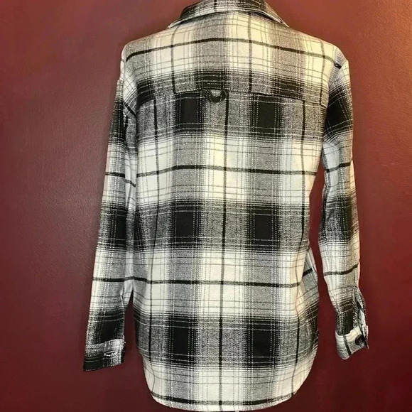 No Boundaries NOBO Juniors Small Plaid Button Up Flannel Shirt - Picture 2 of 6